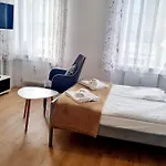 Green Apartment Fine For Couples Neukoelln