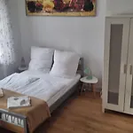 Green Apartment Fine For Couples Neukoelln